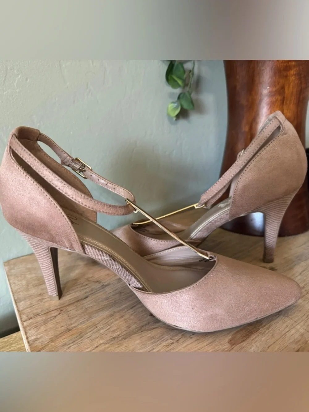 Impo Blush Pink T-Strap Heels Pointed Toe Elegant Pumps